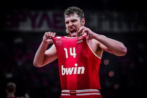 Може да спрат финалната серия с Александър Везенков в Гърция заради агресията