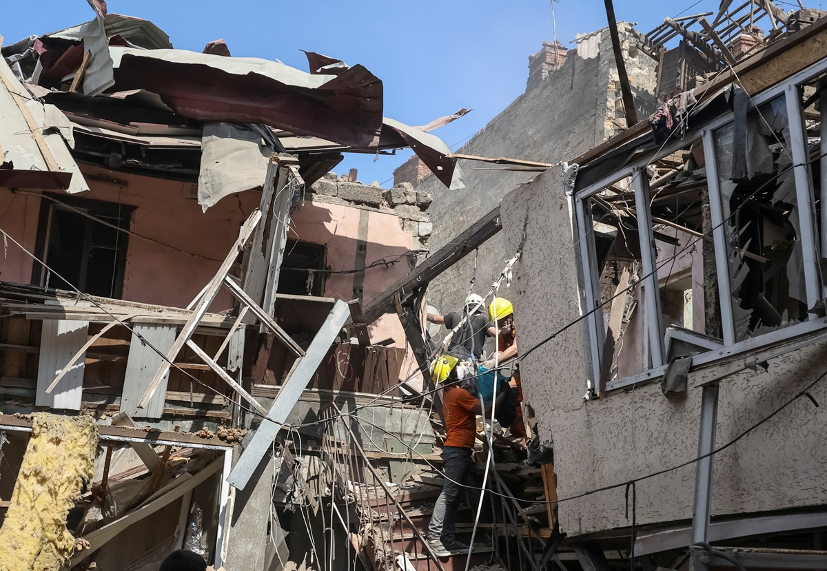 Две жени са загинали, а 26 са ранени при сутрешната атака с дронове в Одеса
