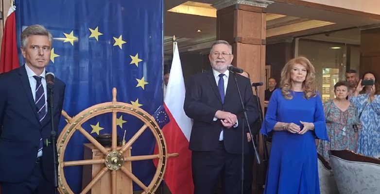 Полша: ЕС е като кораб, застрашен от пирати, затова засилихме въоръжената охрана (Видео)