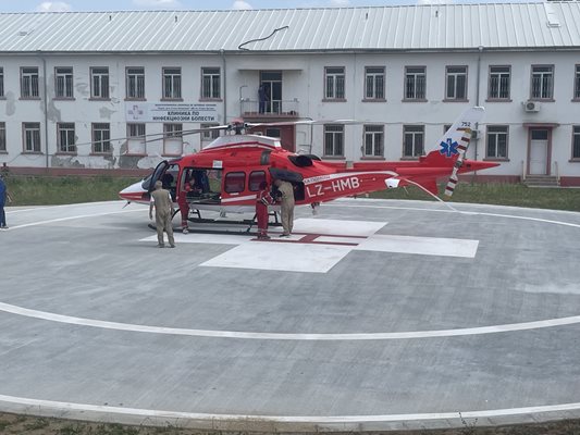Въздушната линейка на площадката в двора на университетската болница в Стара Загора
Снимка: Ваньо Стоилов